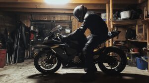 How-to-Make-Motorcycle-Helmet-Sit-Lower-Comfortably-4